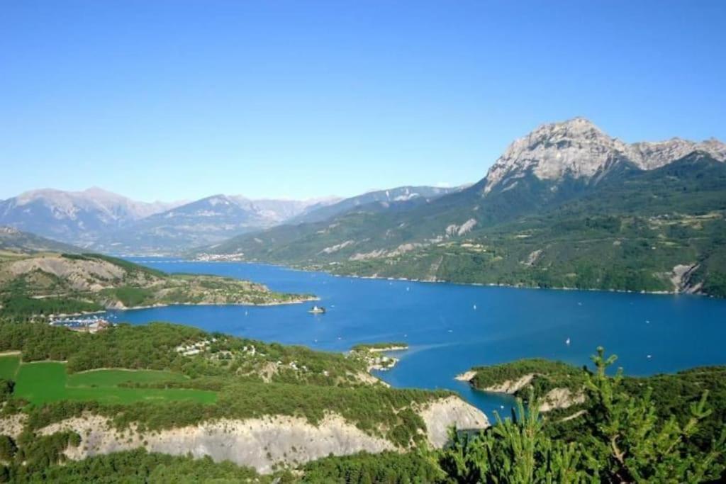 Superbe appartement T2 dans résidence neuve avec vue exceptionelle sur les montagnes, avec parking privatif.situé à proximité immédiate du centre ville de chorges. Exterior foto