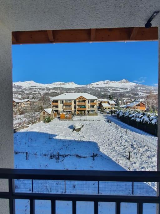 Superbe appartement T2 dans résidence neuve avec vue exceptionelle sur les montagnes, avec parking privatif.situé à proximité immédiate du centre ville de chorges. Exterior foto